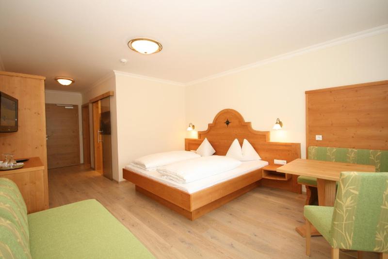 Deluxe Room image 3