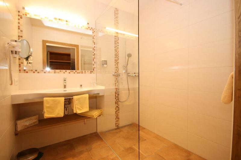 Deluxe Room image 2