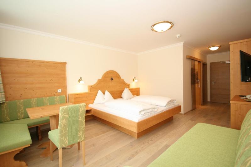 Deluxe Room image 4