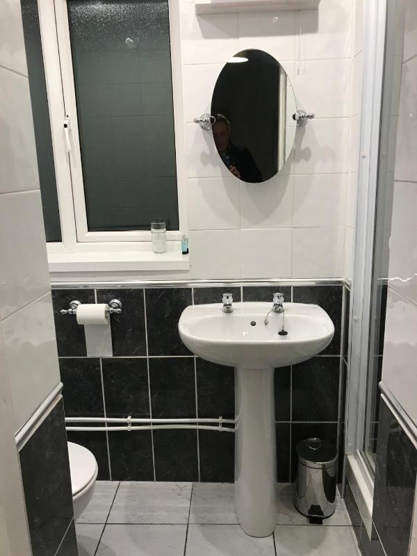 Standard Single Room with Shower image 4