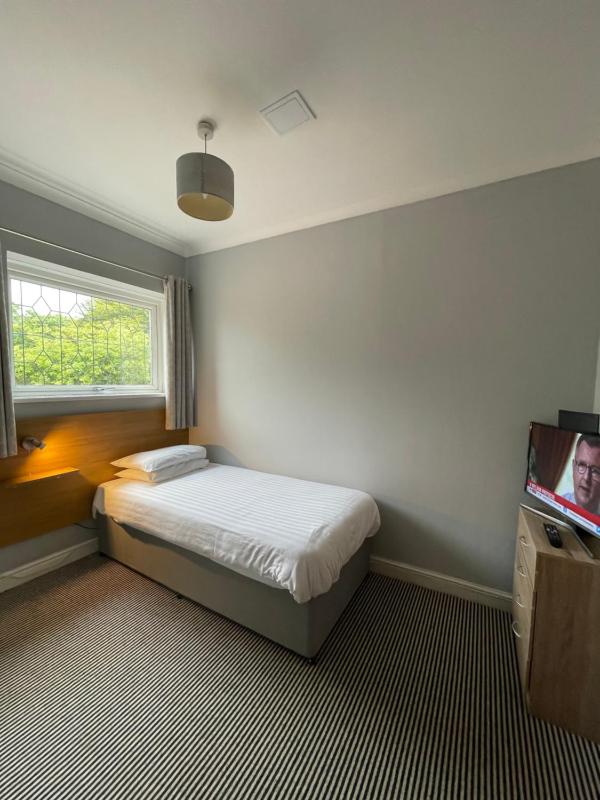 Standard Single Room with Shower image 3