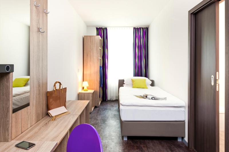 Standard Single Room image 2