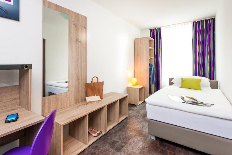 Standard Single Room image 3
