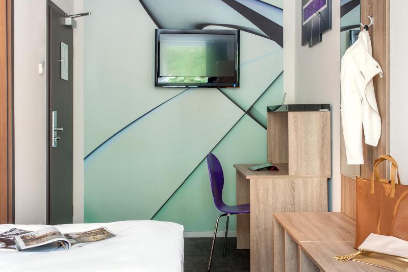 Standard Single Room image 4