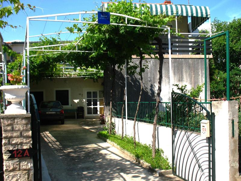 Apartment M - image 17