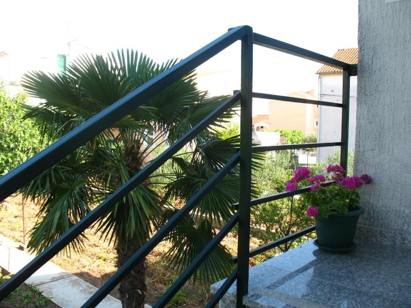 Apartment M - image 18
