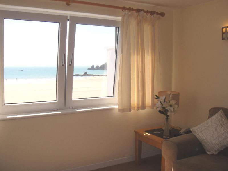 One-Bedroom Apartment with Sea View image 2