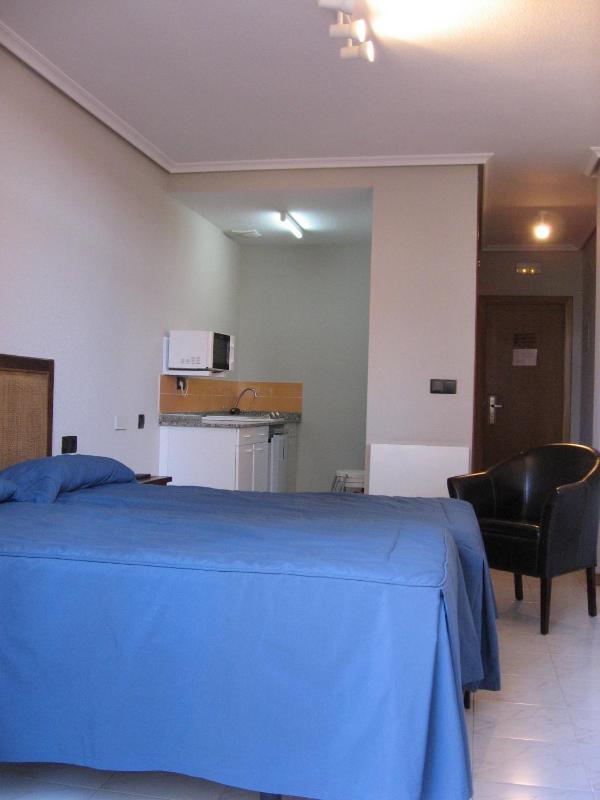 Studio (2 Adults + 1 Child) image 4