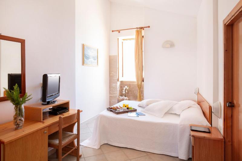 Double Room image 1