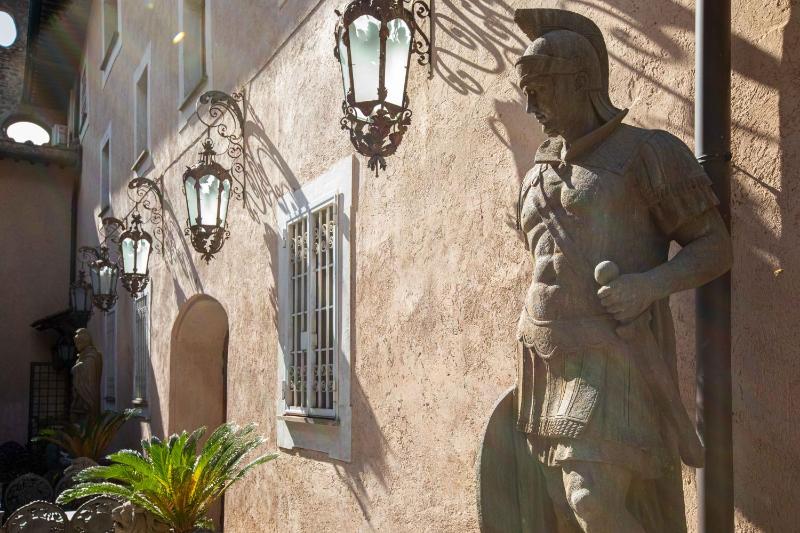 Presidential Suite image 2