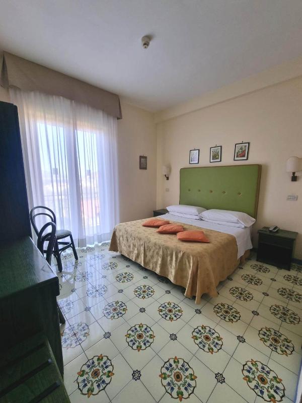 Double or Twin Room with Sea View image 4
