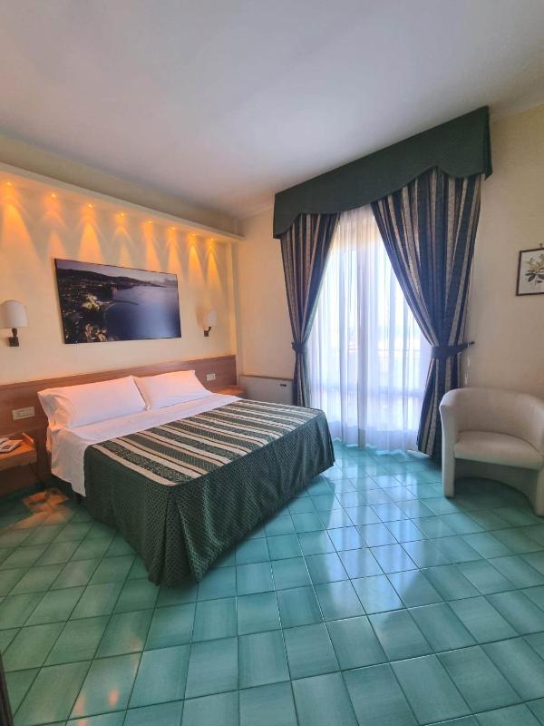 Double or Twin Room with Sea View image 3