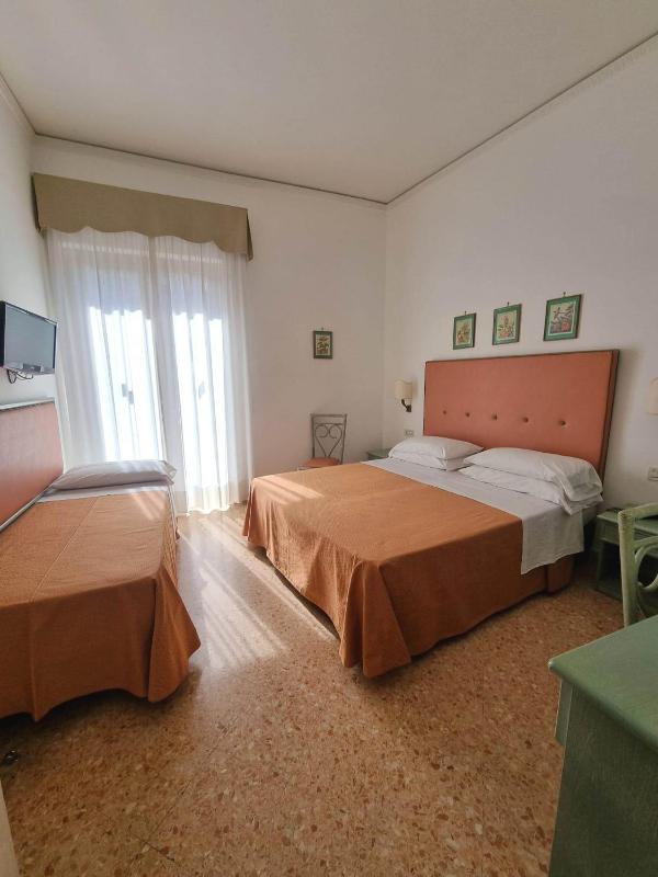 Triple Room image 4
