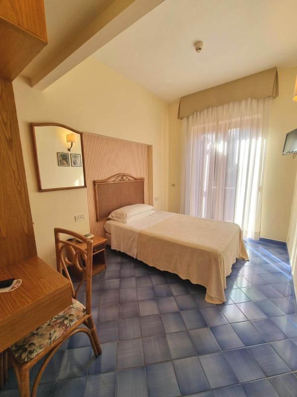 Single Room image 2