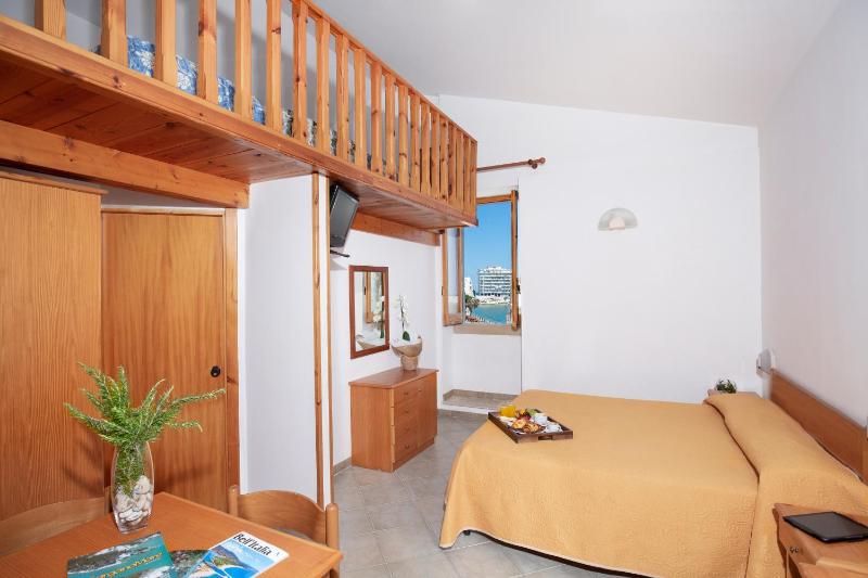 Triple Room image 4