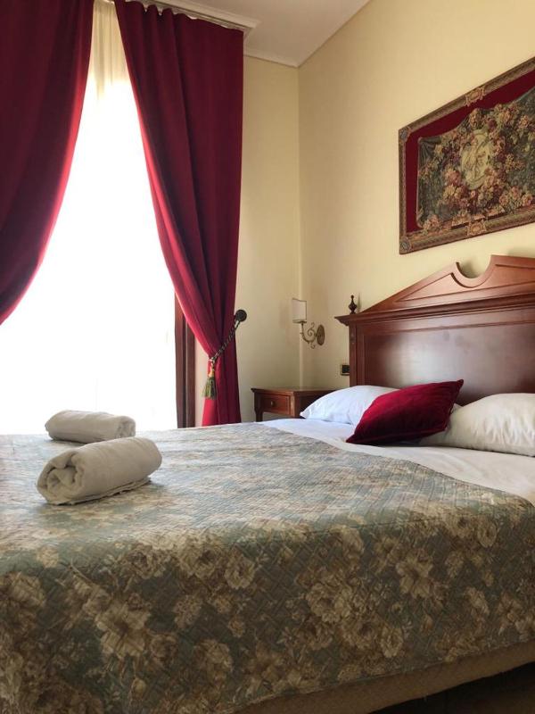 Double Room image 4