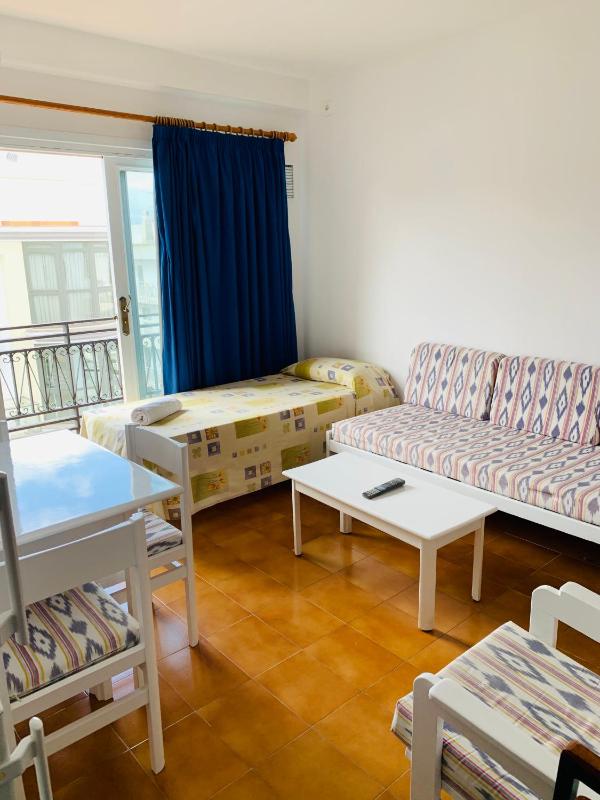 One-Bedroom Apartment (3 Adults + 1 Child) image 2