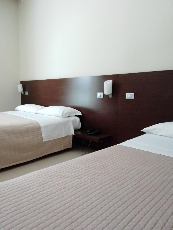 Standard Triple Room image 4