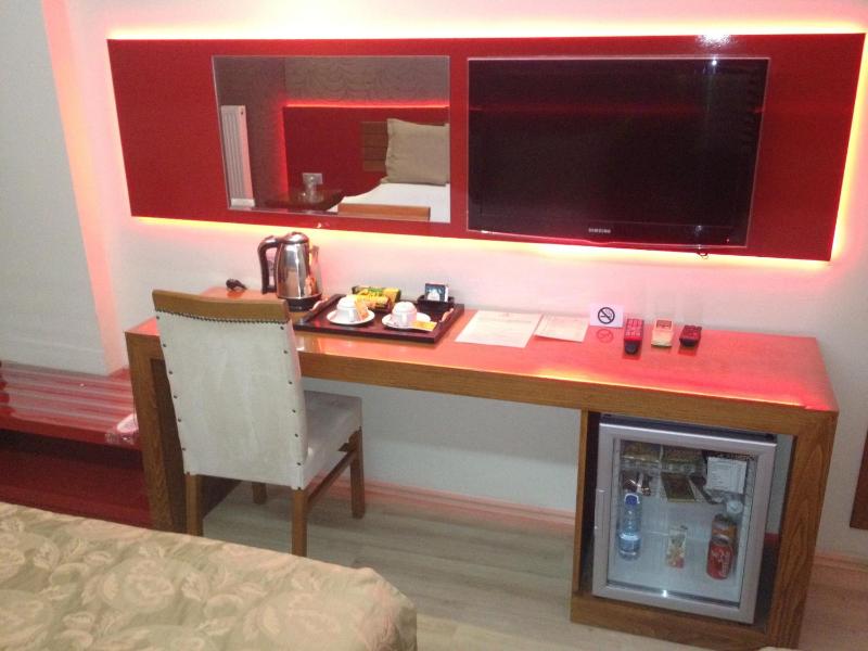 Deluxe Double or Twin Room image 4