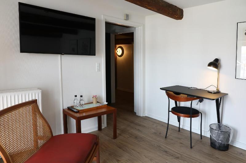 Standard Double Room image 3