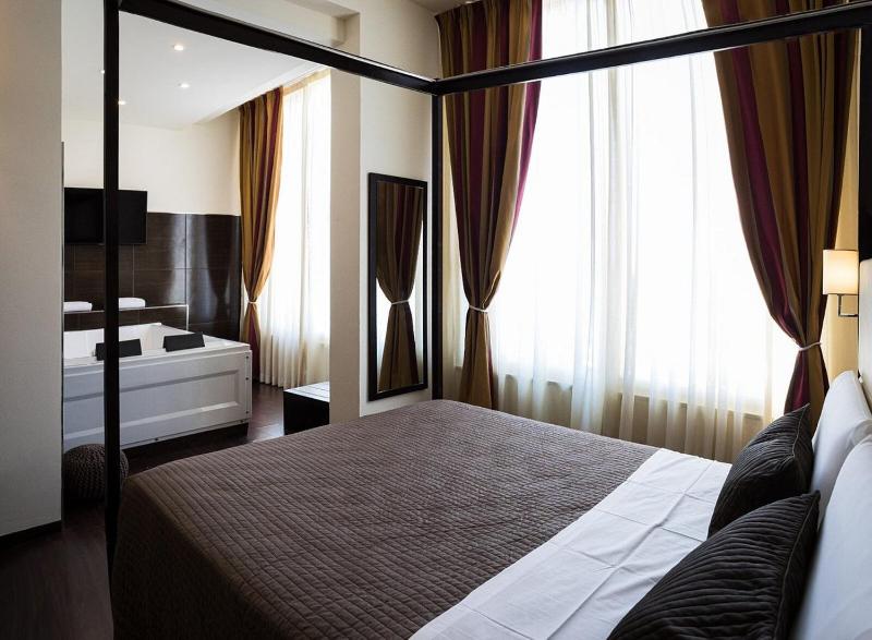Suite with Spa Bath image 1