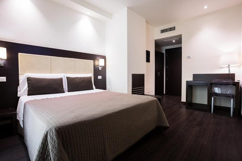 Superior Double Room image 4