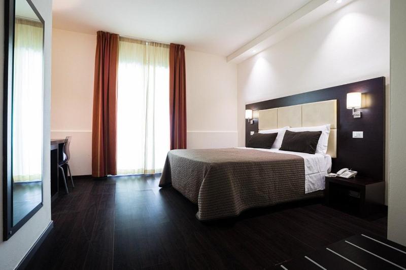 Superior Double Room image 2