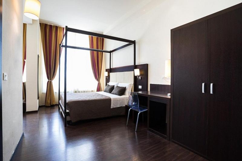 Suite with Spa Bath image 2