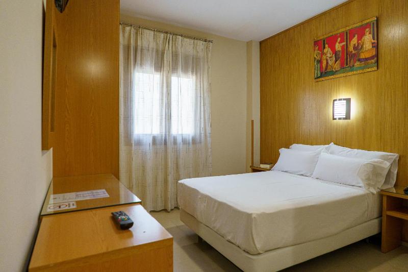 Double Room image 4