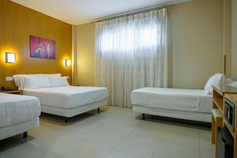 Quadruple Room image 1