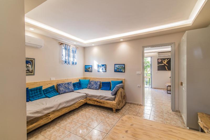 Superior Family Apartment with garden view image 4