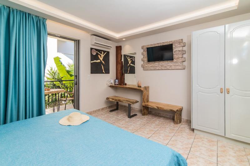 Superior Family Apartment with garden view image 3