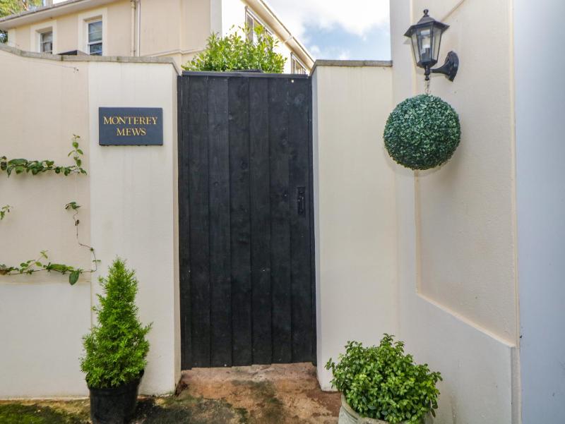 Monterey Mews - image 9
