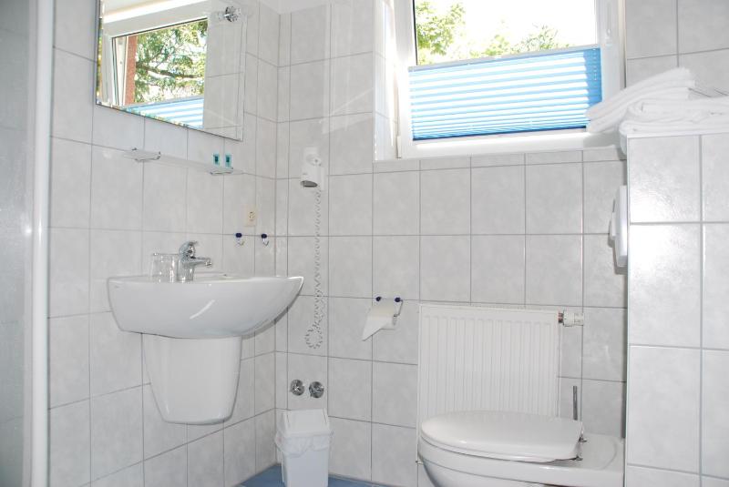 Economy Double Room - Souterrain image 4