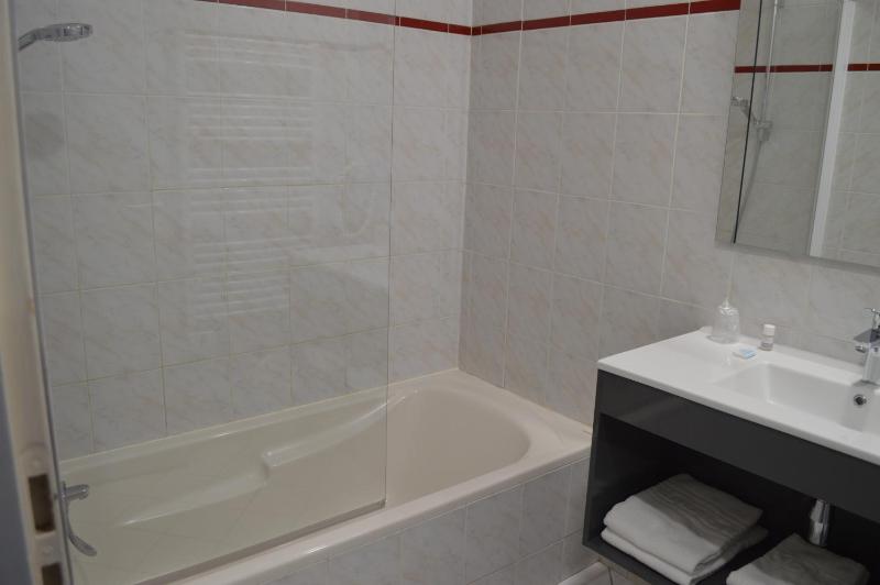 Standard Queen Room image 3
