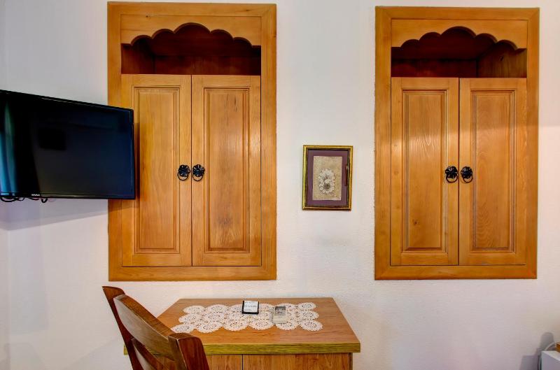 Twin Room image 2