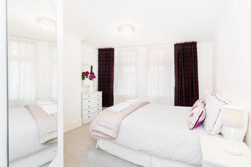 City Centre Penthouse - New Street - image 24