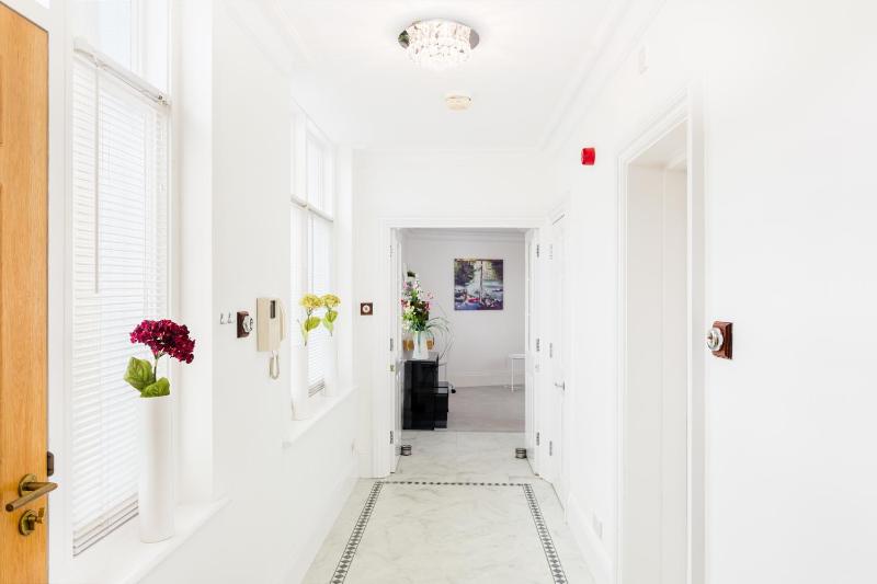 City Centre Penthouse - New Street - image 29