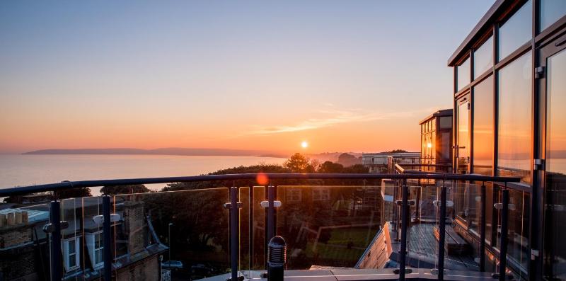 Apartment with Sea View image 3