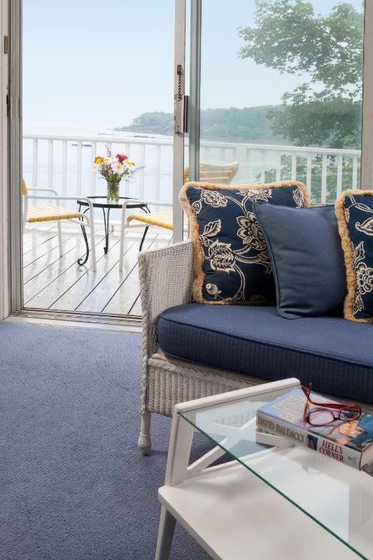 King Room with Balcony image 4