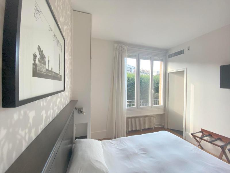 Superior King Room image 2