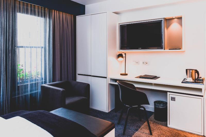 Single Room image 4