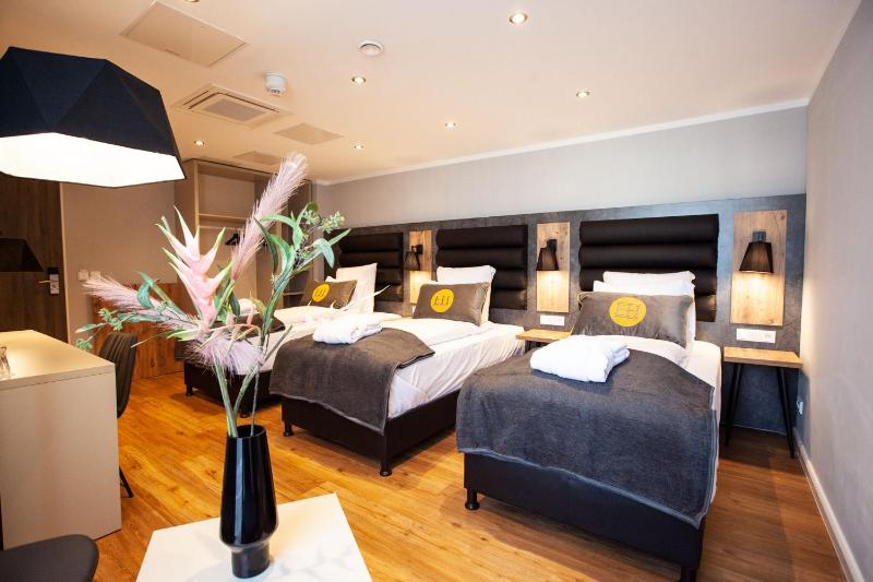 Twin Room image 1