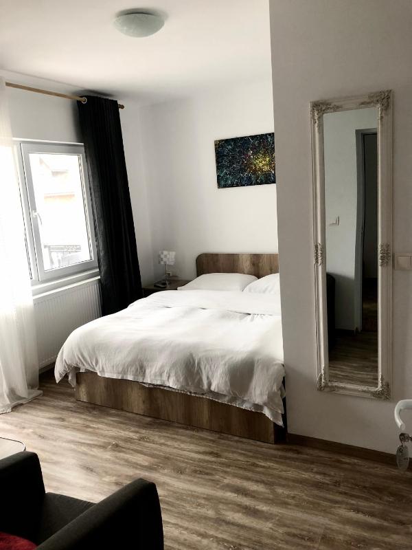 King Room with Balcony image 3
