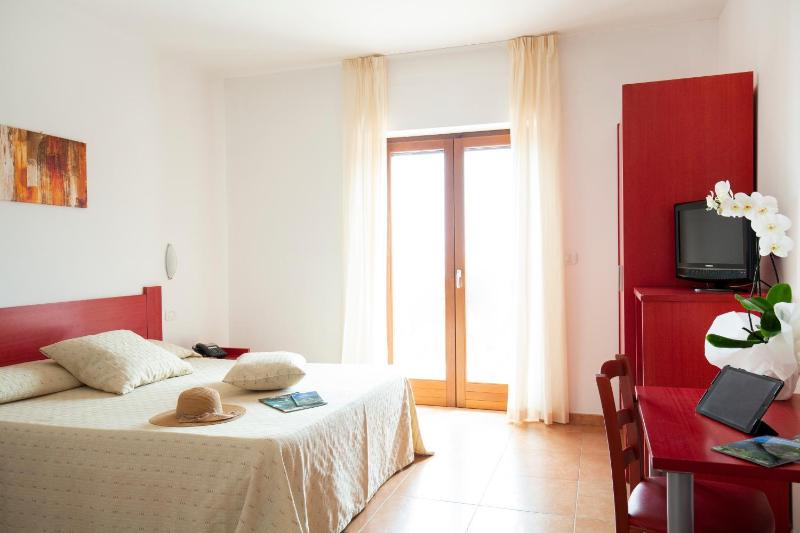 Double Room with Balcony image 1