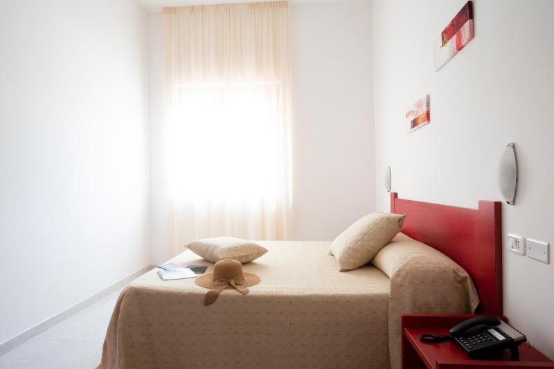 Single Room image 3