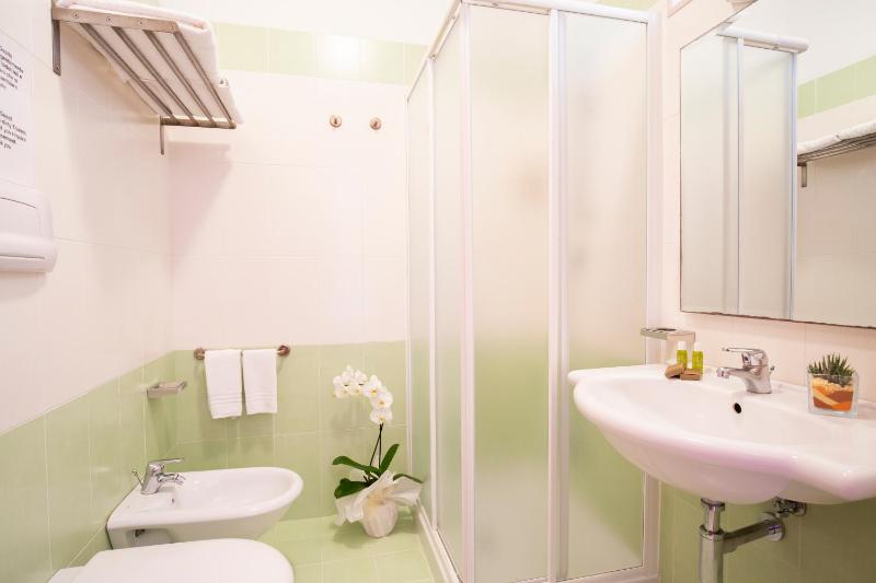 Triple Room with Balcony image 3