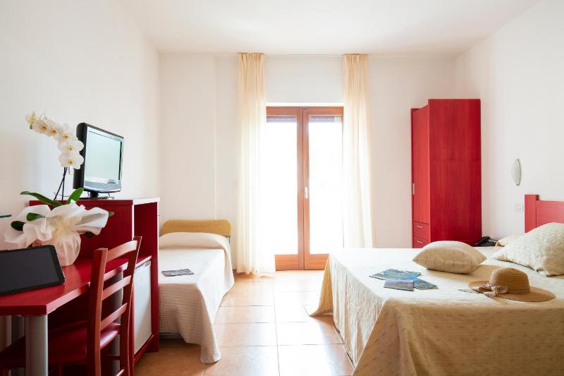 Triple Room with Balcony image 1