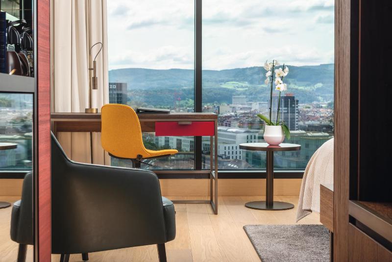 Junior King Suite image 2