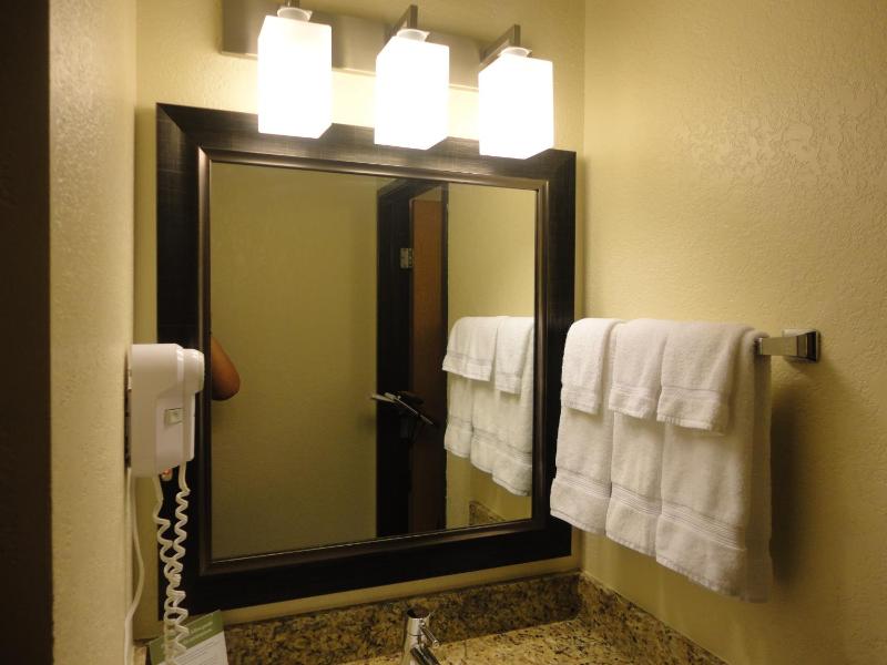 2 Queen Beds (Non-Smoking) image 1